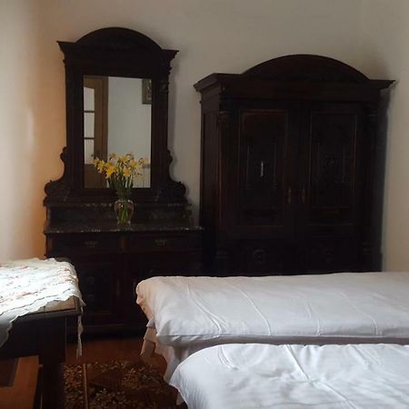 Room In An Old House Truskavets Luaran gambar