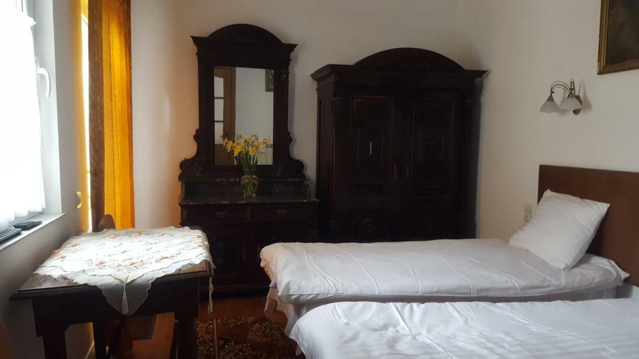 Room In An Old House Truskavets Luaran gambar