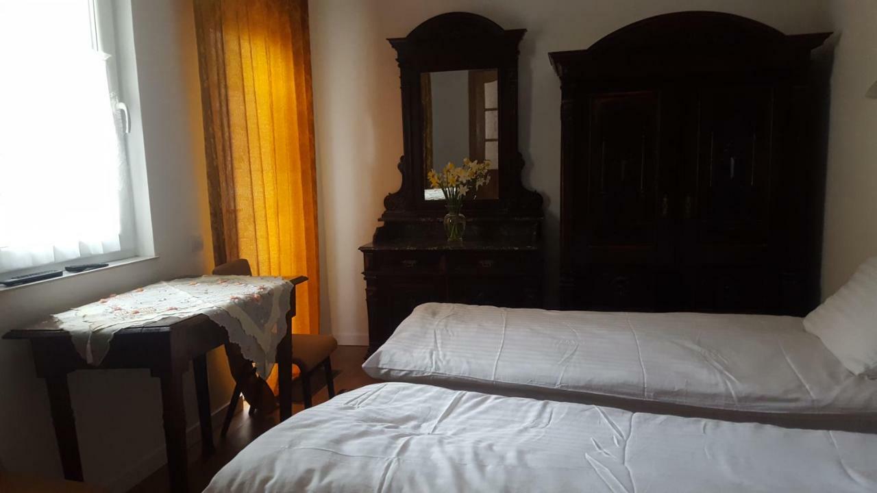 Room In An Old House Truskavets Luaran gambar