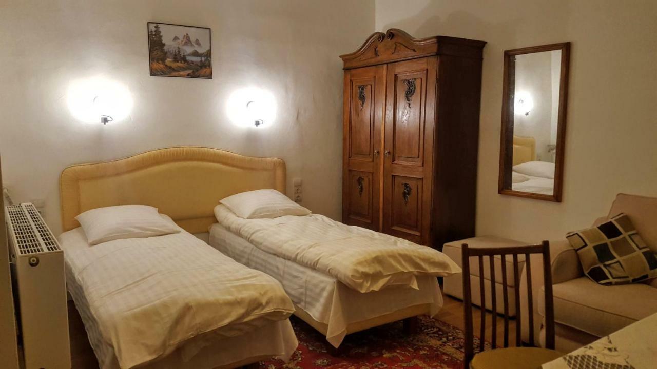 Room In An Old House Truskavets Luaran gambar