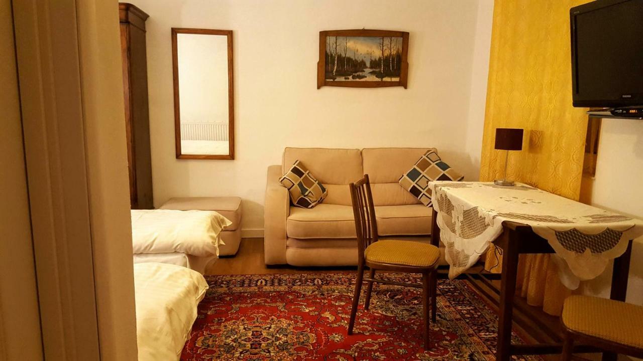 Room In An Old House Truskavets Luaran gambar
